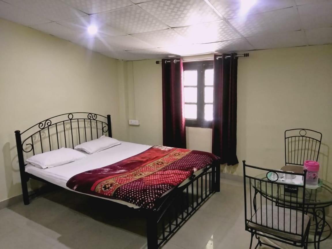 Hotel Gulmarg Мусори Екстериор снимка