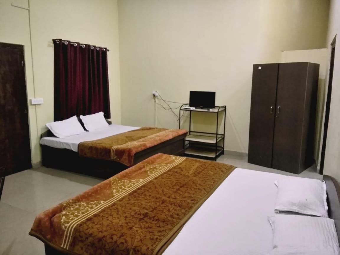 Hotel Gulmarg Мусори Екстериор снимка