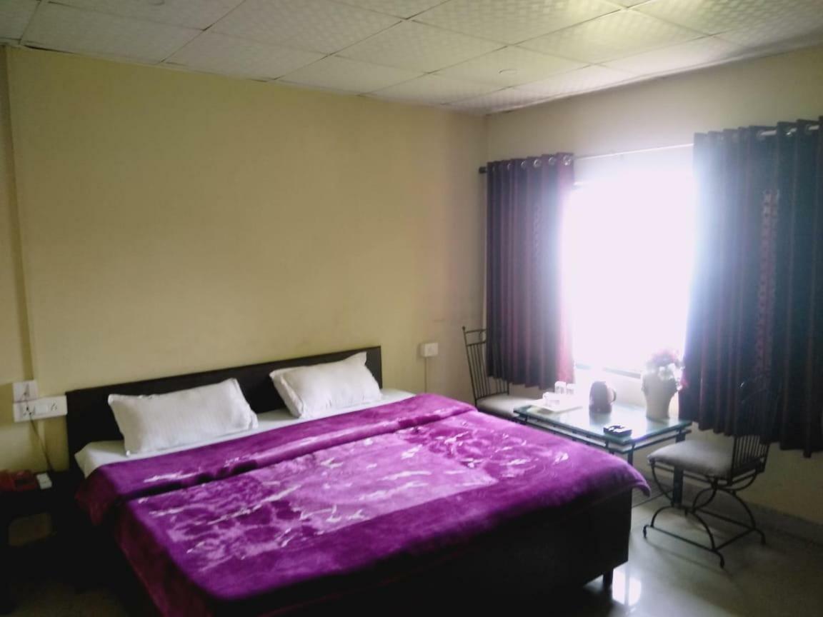 Hotel Gulmarg Мусори Екстериор снимка
