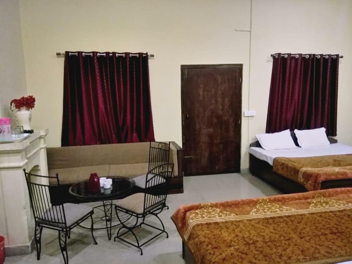 Hotel Gulmarg Мусори Екстериор снимка