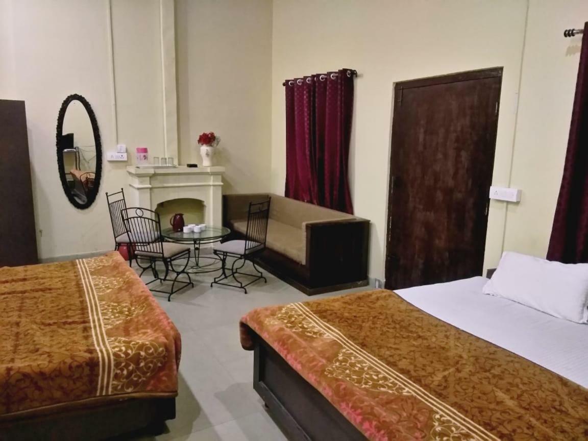 Hotel Gulmarg Мусори Екстериор снимка